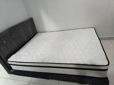 queen size mattress and bedframe 