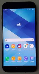 Samsung Galaxy A7 (2017) + Charger & Cable