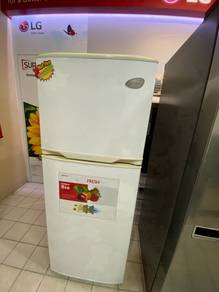 Electrolux 300L Fridge / Peti Ais Terpakai 6sep1n6