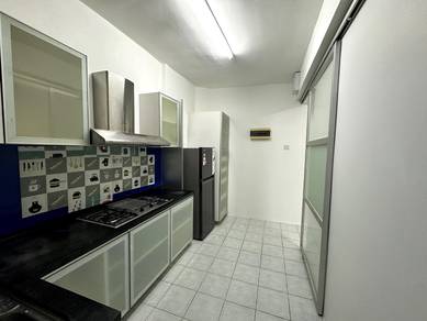Condominium For Rent in Vistaria Condominium