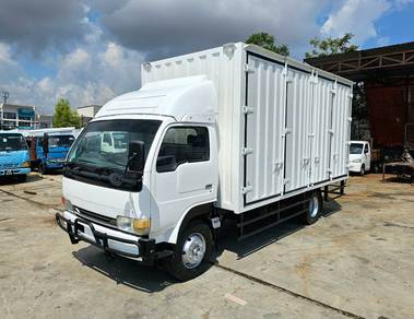 Nissan Ud 17Kaki 10Pintu Container Box 7500 Local