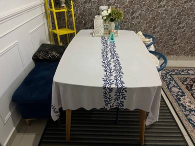 Meja makan bersama kerusi