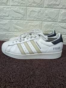 Uk7.5 Adidas Superstar Sneakers
