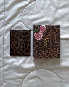Saoi Leopard Card Holder