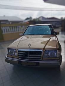 Mercedes Benz 220E  in Kluang, JHR
