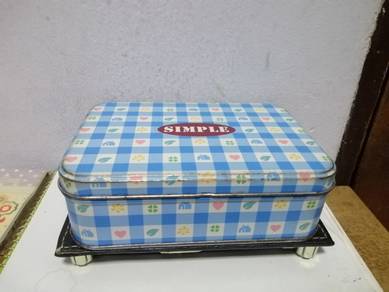 Vintage Sample Tin Box