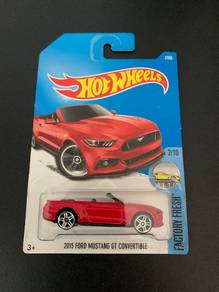 Hot Wheels 2015 Ford Mustang GT Convertible
