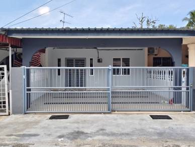 1-storey Terraced House For Sale in Mantin,NSN