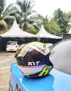 yang ada helmet saja