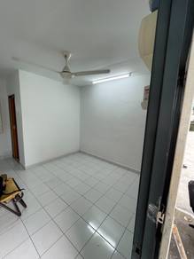 Room in Seri Kembangan, SGR