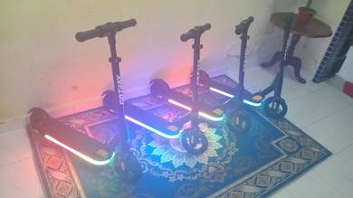 GoTrax - XR Glow Electric Scooter (kids)