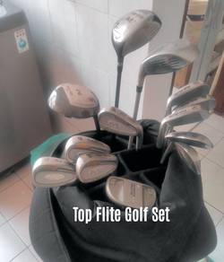 Golf bag with a complete set of clubs