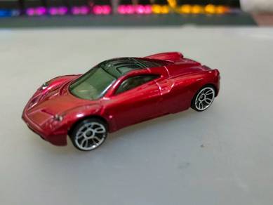 Hotwheels Red Pagani Huayra