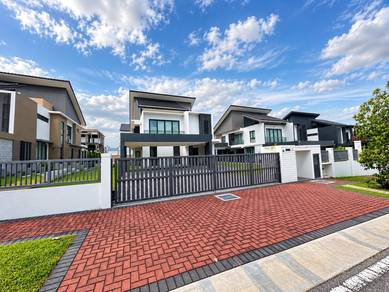 Bungalow House For Sale in Bangi,SGR