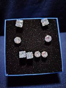 Diamond earrings set 