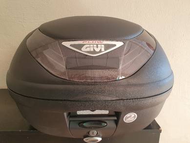 Givi Box large besar fit 2 helmet 35 liter Puchong