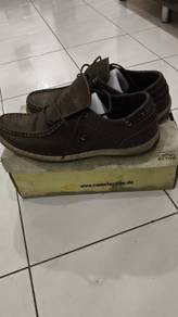 Kasut untuk dijual