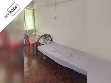 Room in Jelutong, PNG