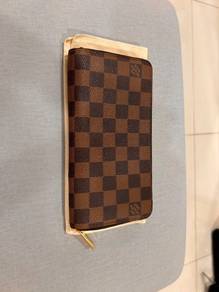 LV Zipper Wallet