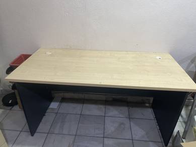Large Office Desk for Sale – Good Condition