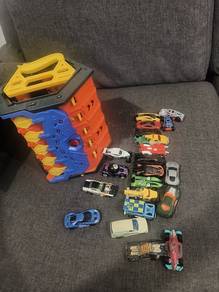 Hot wheels track and hot wheel all in one set 