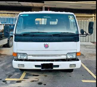 lorry roro nissan UD