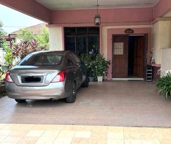 Semi-Detached House For Sale in Semabok,MLK