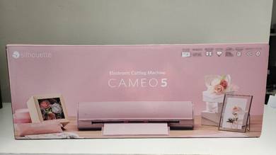 Silhouette Cameo 5 cutting machine