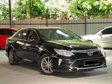 Toyota Camry HYBRID PREMIUM in Salak Selatan, KUL