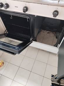 Stove jenama zanussi untuk dilepaskan