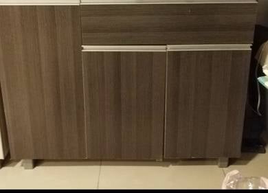 Kitchen cabinet tiles top