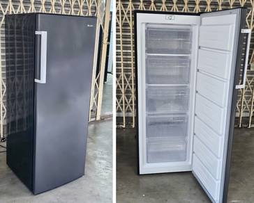 Elba Peti sejuk Upright Freezer 157Ltr