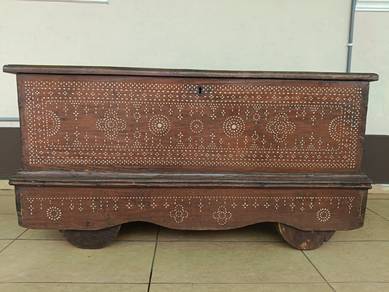 Antique chest box