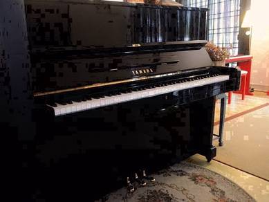YAMAHA U1A Upright Piano LIKE NEW
