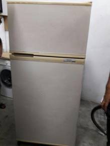 Sharp 2 Pintu Peti Sejuk Refrigerator Ice Freezer