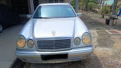 Mercedes Benz 230E in Dungun, TRG