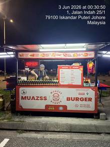 CREW STALL MUAZSs BURGER - JOM SERTAI KAMI