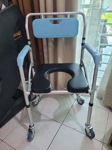 Mobilis Aluminium Mobile Commode Chair