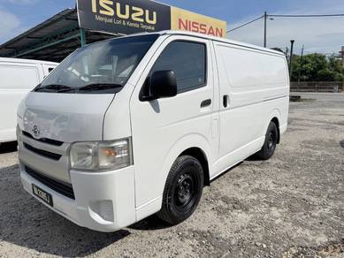 Toyota hiace Panel Van 2.5d 2014 year Diesel Hijau