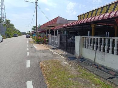 1-storey Terraced House For Sale in Tanjong Karang,SGR