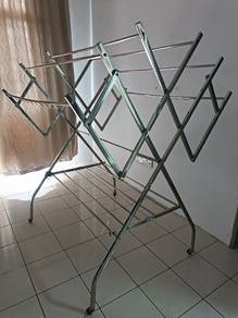 Rak penyidai pakaian/Clothes drying rack