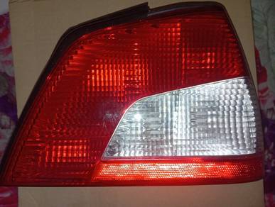 Lampu Belakang Kereta Waja