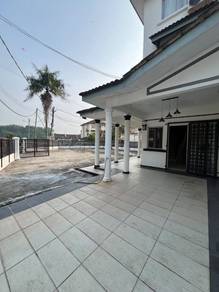 Townhouse For Sale in Cheng,MLK