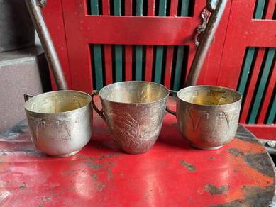 Classic brass cup set