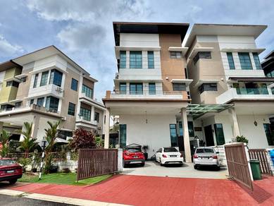 Semi-Detached House For Sale in Bukit Jelutong,SGR