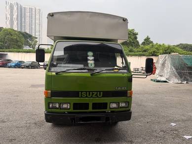ISUZU NHR
Box 10kaki + Top Box