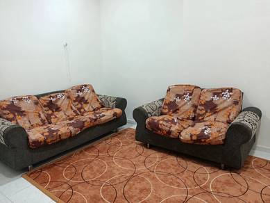 sofa condition 7/10 boleh la guna
