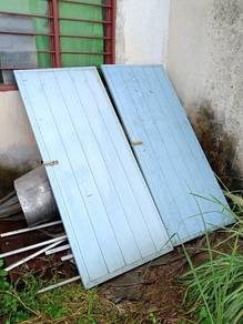 pintu bilik air