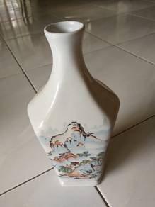 Porcelain square shaped wine bottle