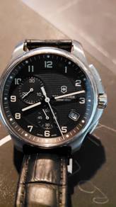 Jam Victorinox Swiss Army Officer’s Chronograph